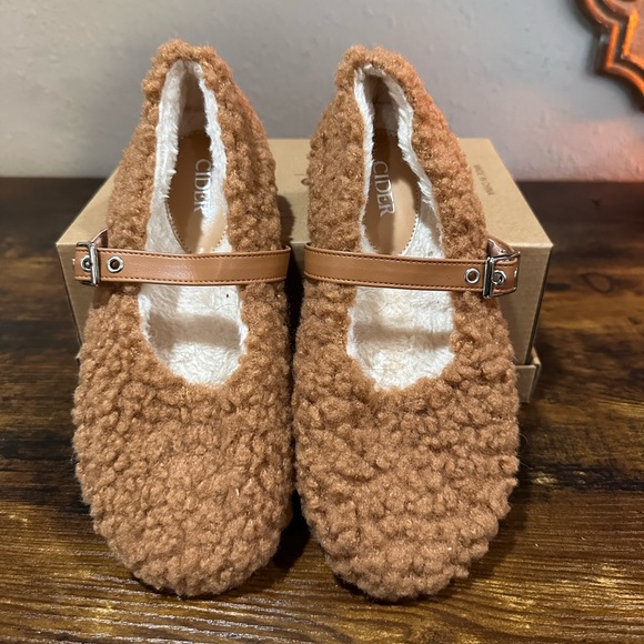 NEW Cider Furry Mary Janes Faux Shearling Buckle Strap Brown Camel - Picture 4 of 10